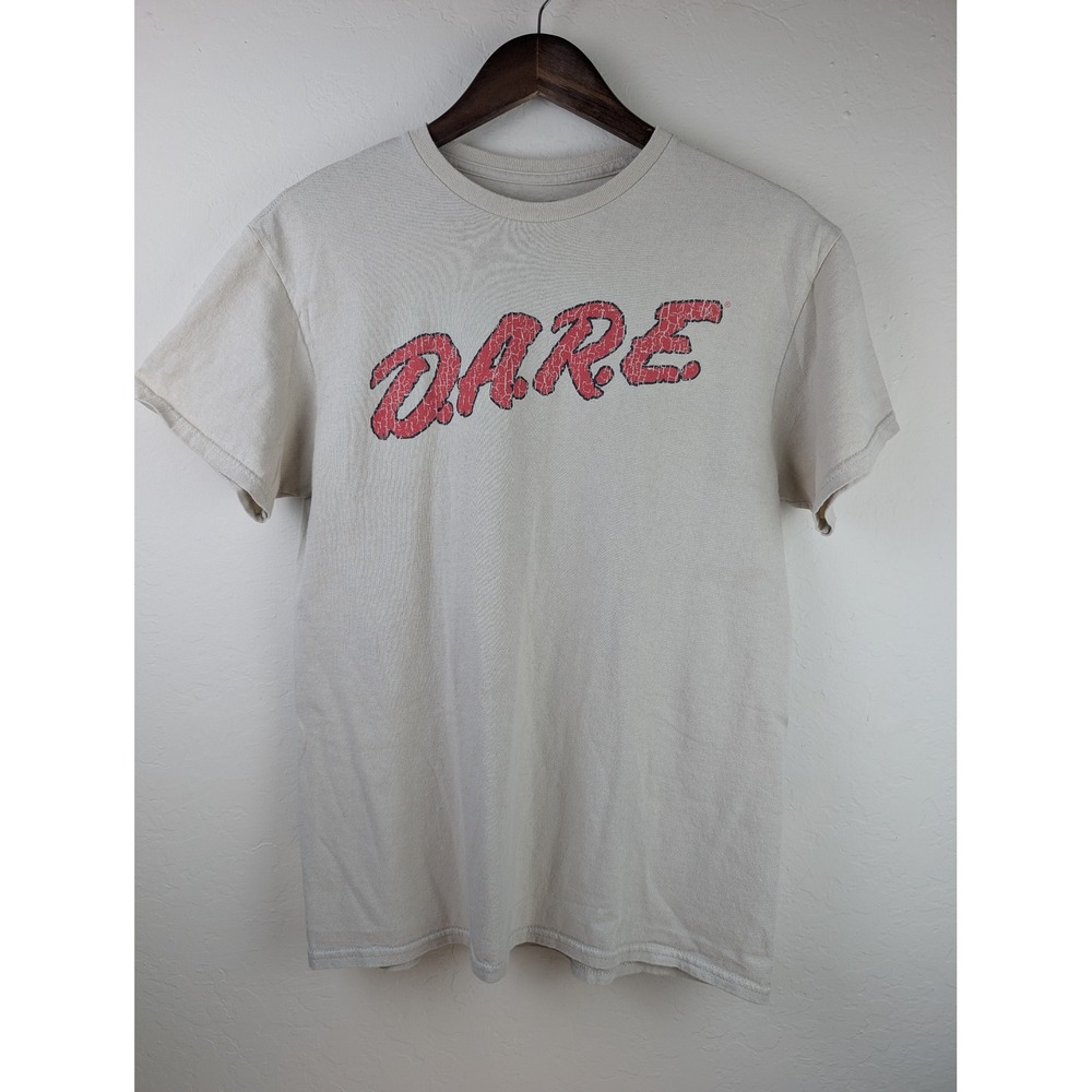 DARE Graphic T-Shirt Mens Small Cream Red Distressed Logo Short Sleeve Crewneck